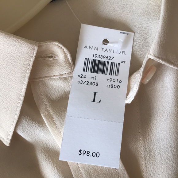 AnnTaylor Silk Cream Shirt size Large. New with Tags .
Never worn - Picture 5 of 5